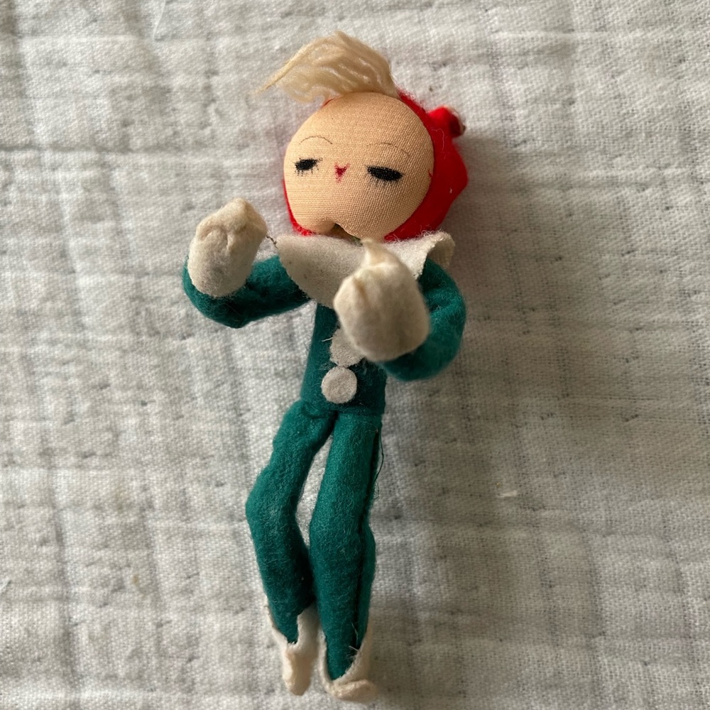 One vintage green felt elf from 1950s-1960s